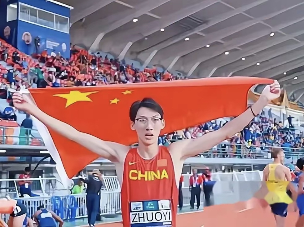 杭州江南体育中心-运动员们在场上兢兢业业，彰显了体育精神
