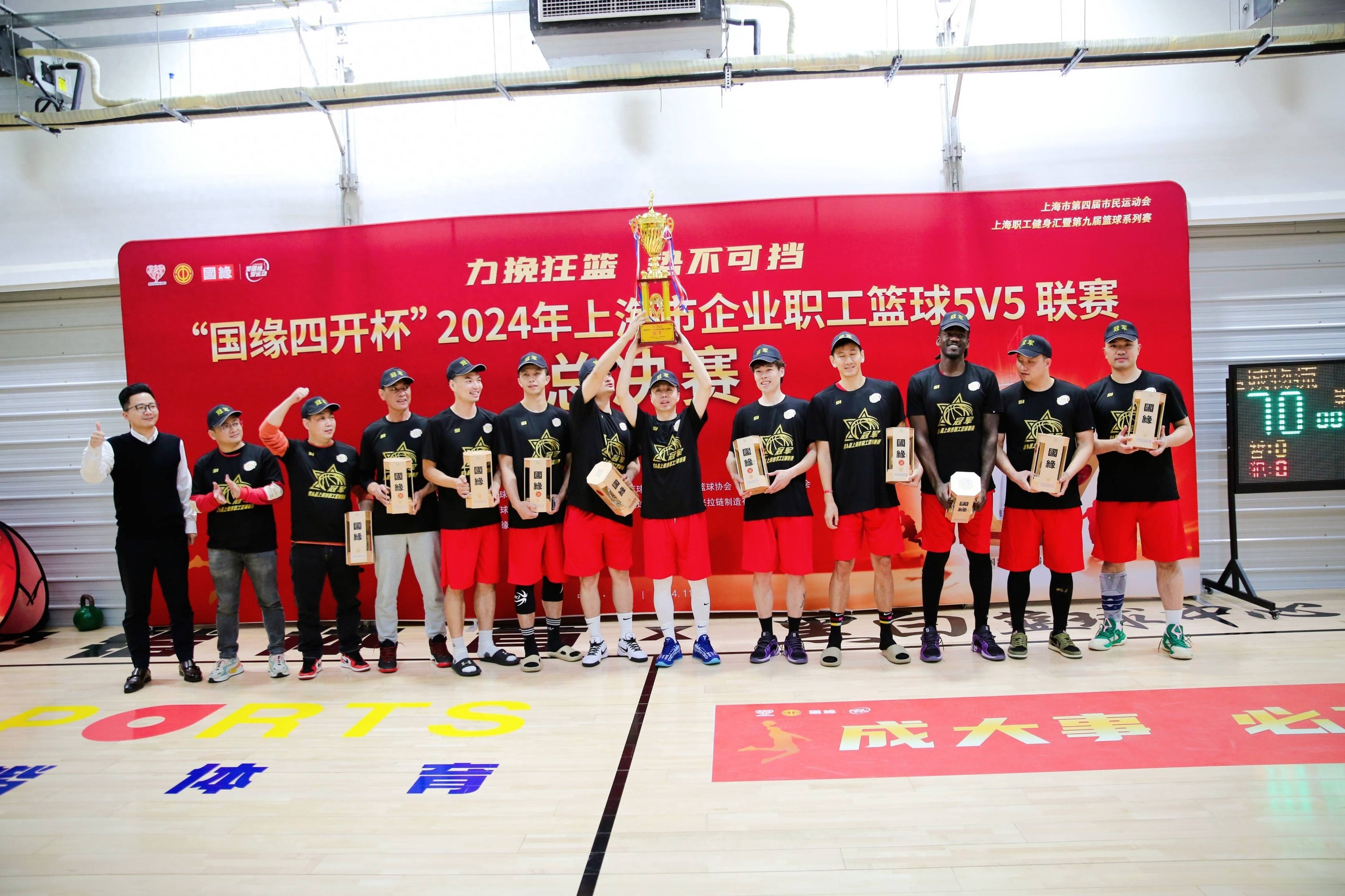 上海男篮球队成员积极备战，冲击季后赛意志坚定的简单介绍